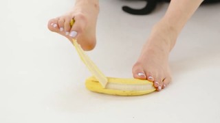 Tiffany Hwang feet photo thumbnail