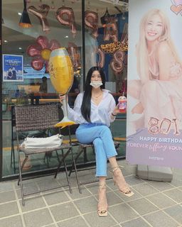 Tiffany Hwang feet photo thumbnail