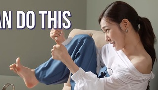 Tiffany Hwang feet photo thumbnail