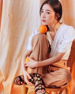 Tiffany Hwang feet photo thumbnail