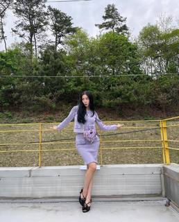 Tiffany Hwang feet photo thumbnail