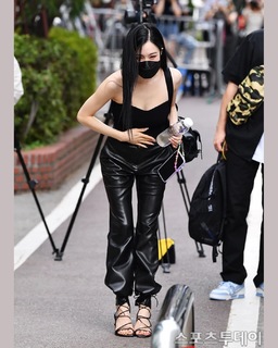 Tiffany Hwang feet photo thumbnail