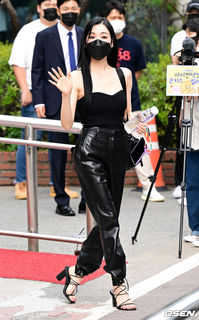 Tiffany Hwang feet photo thumbnail