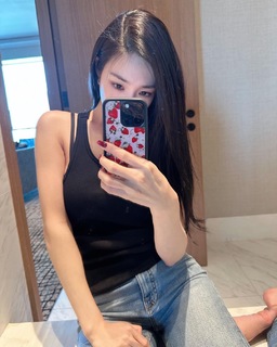 Tiffany Hwang feet photo thumbnail