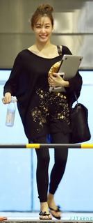 Tiffany Hwang feet photo thumbnail