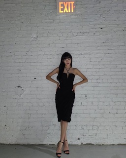 Tiffany Hwang feet photo thumbnail