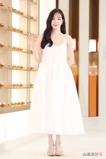 Tiffany Hwang feet photo thumbnail