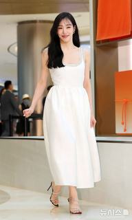 Tiffany Hwang feet photo thumbnail