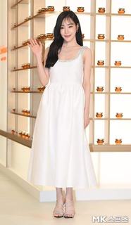 Tiffany Hwang feet photo thumbnail