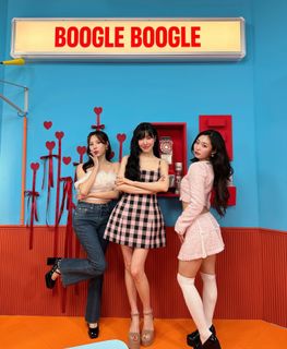 Tiffany Hwang feet photo thumbnail