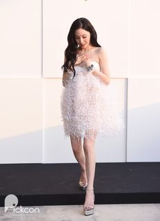 Tiffany Hwang feet photo 3