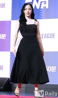 Tiffany Hwang feet photo 20