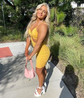 Tiffany Stratton feet photo thumbnail