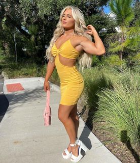 Tiffany Stratton feet photo thumbnail