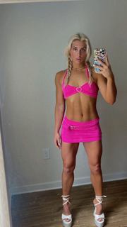 Tiffany Stratton feet photo thumbnail