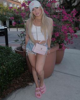 Tiffany Stratton feet photo thumbnail