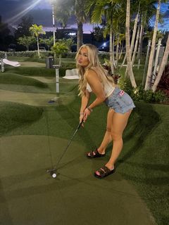 Tiffany Stratton feet photo thumbnail