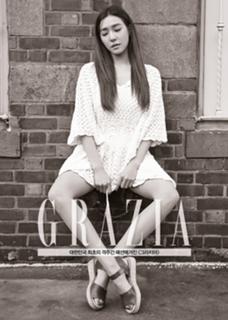 Tiffany Young feet photo 15