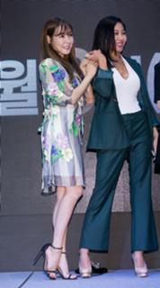 Tiffany Young feet photo 19