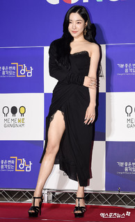 Tiffany Young feet photo 19