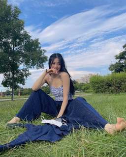 Tiffany Young feet photo 16