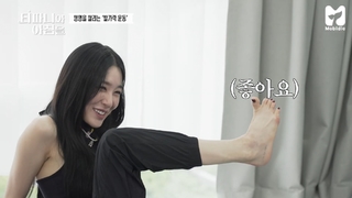 Tiffany Young feet photo 8