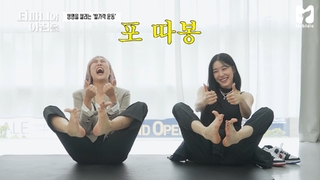 Tiffany Young feet photo 6