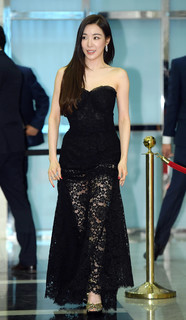 Tiffany Young feet photo 17