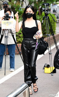 Tiffany Young feet photo 8