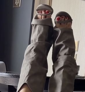 Tigerlily feet photo 1