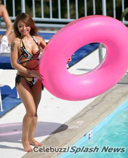 Tila Tequila feet photo thumbnail