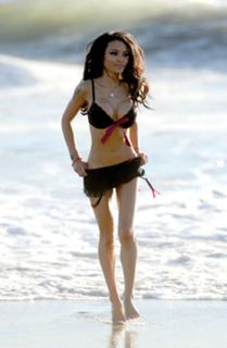 Tila Tequila feet photo thumbnail