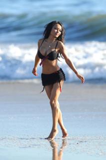 Tila Tequila feet photo thumbnail