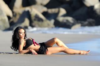 Tila Tequila feet photo thumbnail