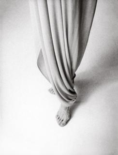 Tilda Swinton feet photo thumbnail