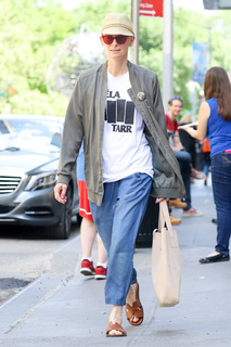 Tilda Swinton feet photo thumbnail