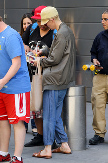 Tilda Swinton feet photo thumbnail