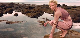 Tilda Swinton feet photo thumbnail