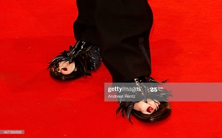 Tilda Swinton feet photo thumbnail