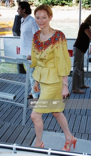 Tilda Swinton feet photo thumbnail
