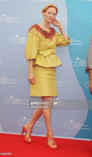 Tilda Swinton feet photo thumbnail