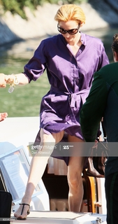 Tilda Swinton feet photo thumbnail