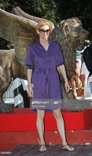 Tilda Swinton feet photo thumbnail