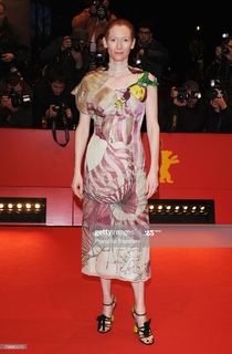 Tilda Swinton feet photo thumbnail