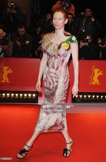 Tilda Swinton feet photo thumbnail