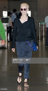 Tilda Swinton feet photo thumbnail