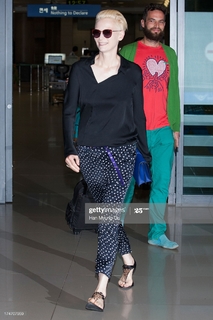Tilda Swinton feet photo thumbnail