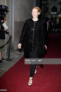 Tilda Swinton feet photo thumbnail