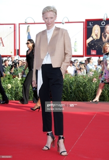 Tilda Swinton feet photo thumbnail