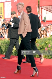 Tilda Swinton feet photo thumbnail